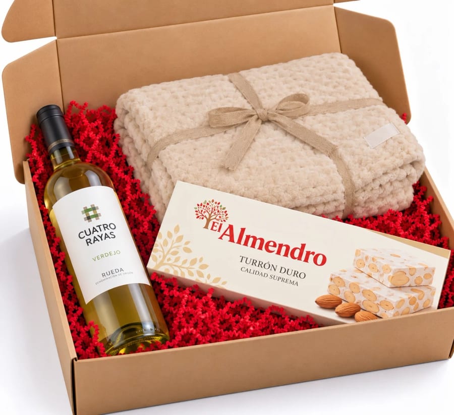 Cesta de Navidad Blanco y Calidez: vino, manta y dulce